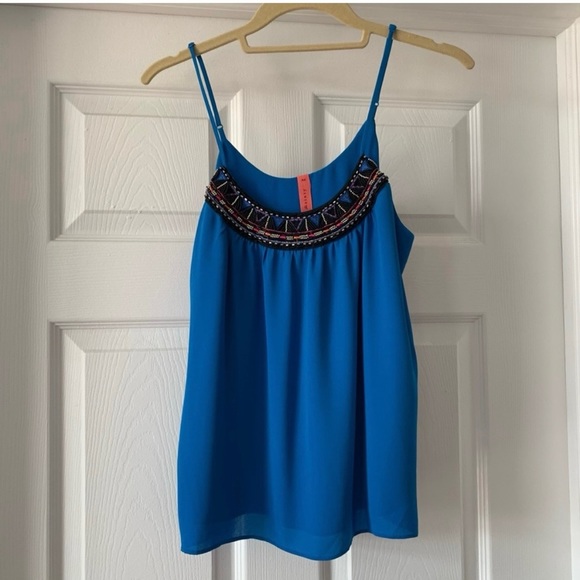 Cute top - Picture 1 of 4